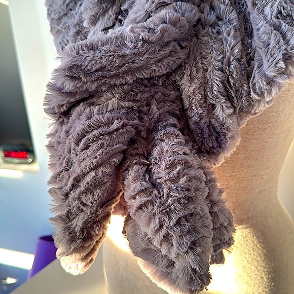 NWOT!! Faux Fur Super Soft Neck Wrap/Scarf! - Picture 5 of 7